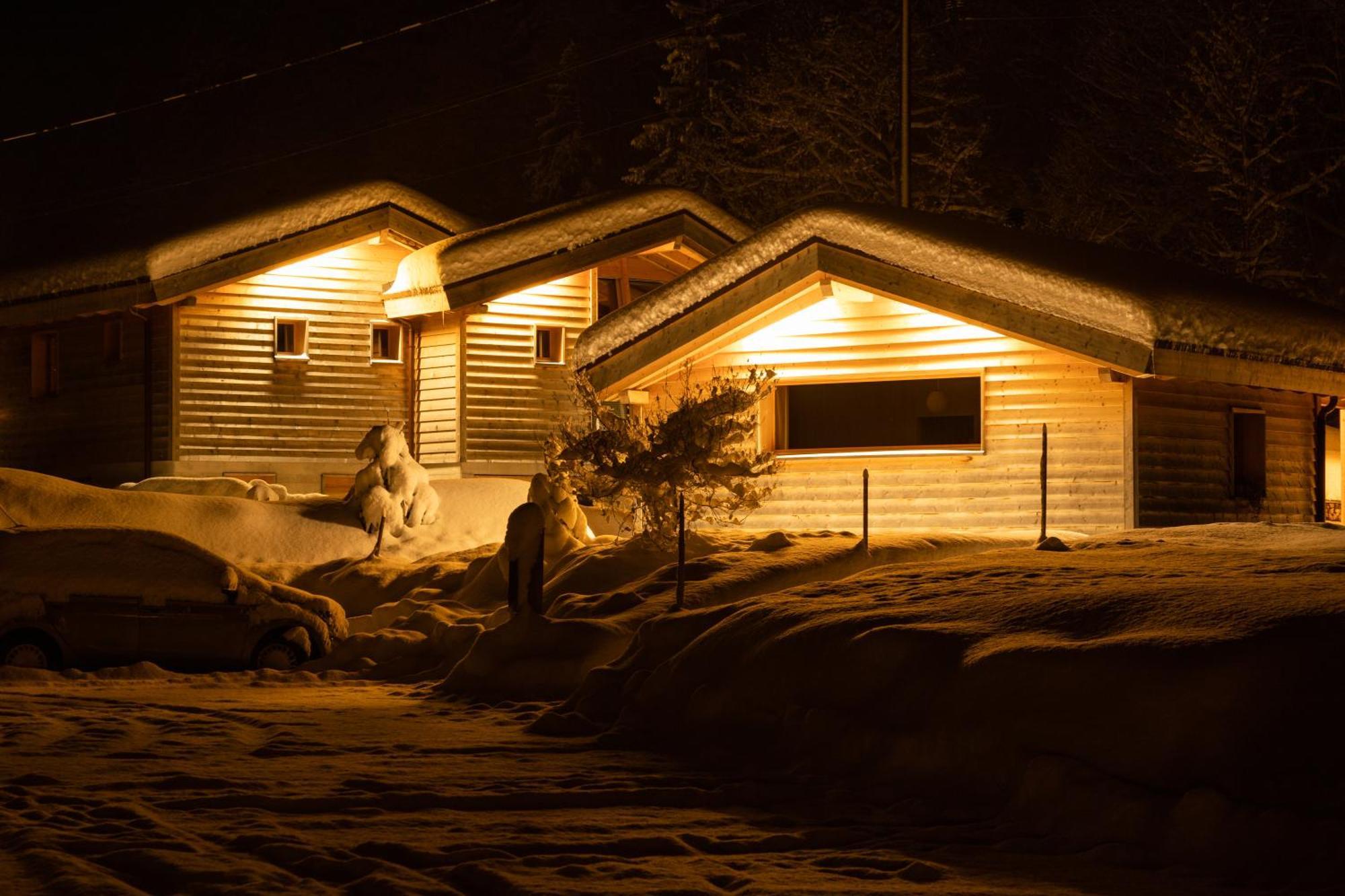 Hüttenhotel Husky Lodge Muotathal Exterior foto