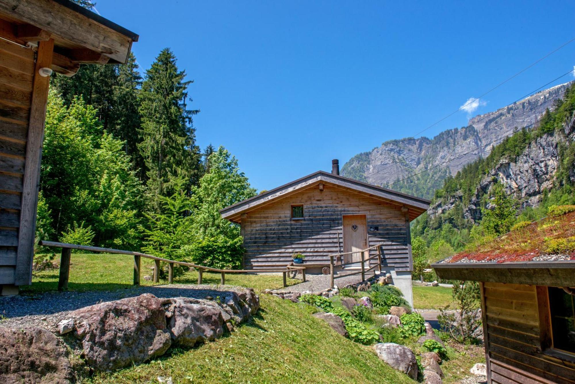 Hüttenhotel Husky Lodge Muotathal Exterior foto
